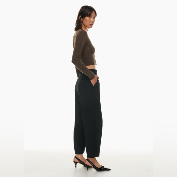 Aritzia Carrot Pant - Black, 8 - Picture 3 of 5
